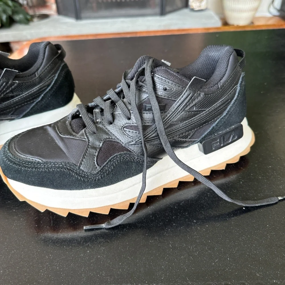 Fila Leather Sneakers Sandenal Orbit Black Size 9 Great Condition